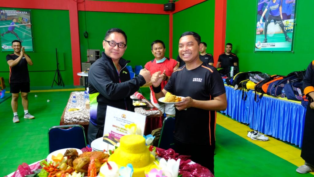 Jelang Akhir Masa Jabatan, Wakapolda Kaltim Dapat Kejutan Dari Kapolda dan Pejabat Utama WhatsApp Image 2021 01 06 at 7.19.50 PM