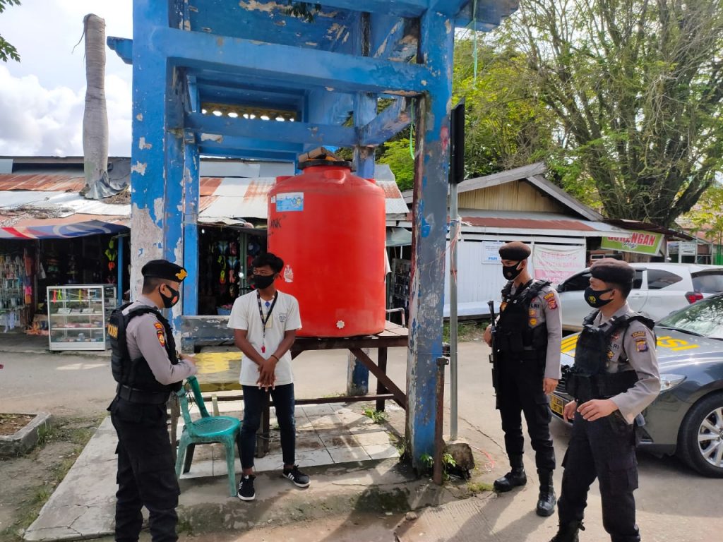 Patroli Dialogis Sabhara Polres Kukar Berikan Himbauan Prokes Guna Jaga Diri dari Virus Corona WhatsApp Image 2021 01 10 at 09.44.21
