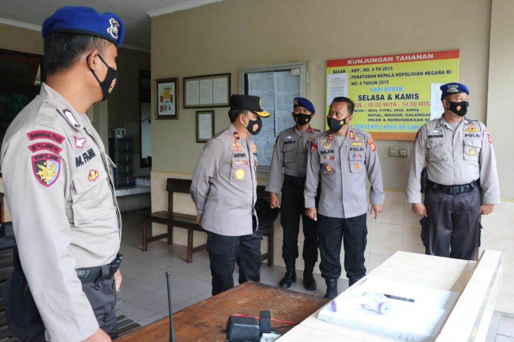 Awali Tugas di Kaltim, Wakapolda Cek Kesiapsiagaan Pelayanan dan Pengamanan Mako WhatsApp Image 2021 01 11 at 8.06.23 AM