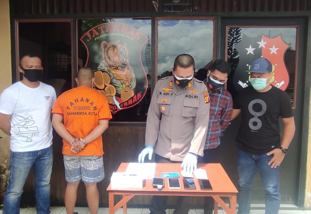 Polsek Samarinda Kota Bongkar Kasus Prostitusi Online Melalui Aplikasi MiChat, Seorang Pelaku Berhasil Diamankan WhatsApp Image 2021 01 12 at 4.11.05 PM