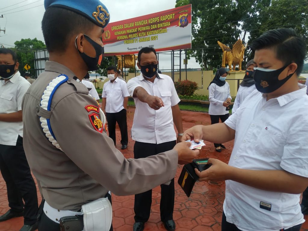 Tingkatkan Kedisplinan Personil, Sie Propam Polres Kukar Laksanakan Gaktibplin WhatsApp Image 2021 01 14 at 9.45.40 AM