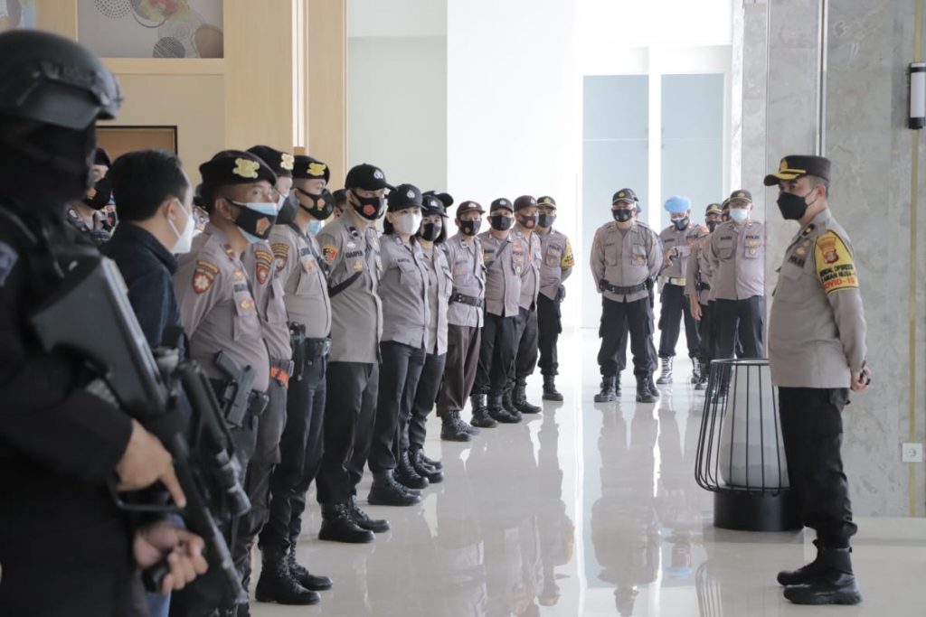 Polresta Samarinda Berikan Pengamanan Pada Rapat Pleno Penetapan Paslon Walikota Terpilih WhatsApp Image 2021 01 22 at 12.20.21 PM