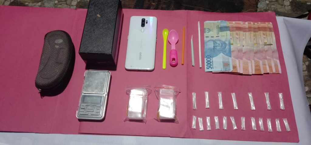 Sat Resnarkoba Polres Paser Berhasil Amankan Seorang Pria Beserta 19 Poket Kecil Sabu Seberat 3,95 Gram 1 11 8