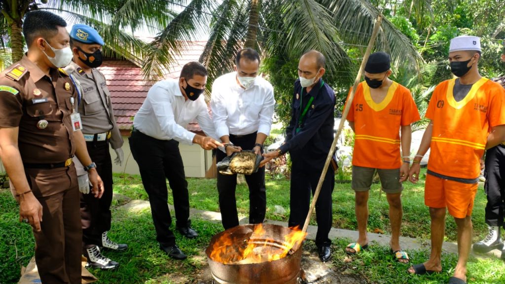 Polda Kaltim Musnahkan Barang Bukti 2,96 Kg Sabu dan 959 Gram Ganja 3 13 6