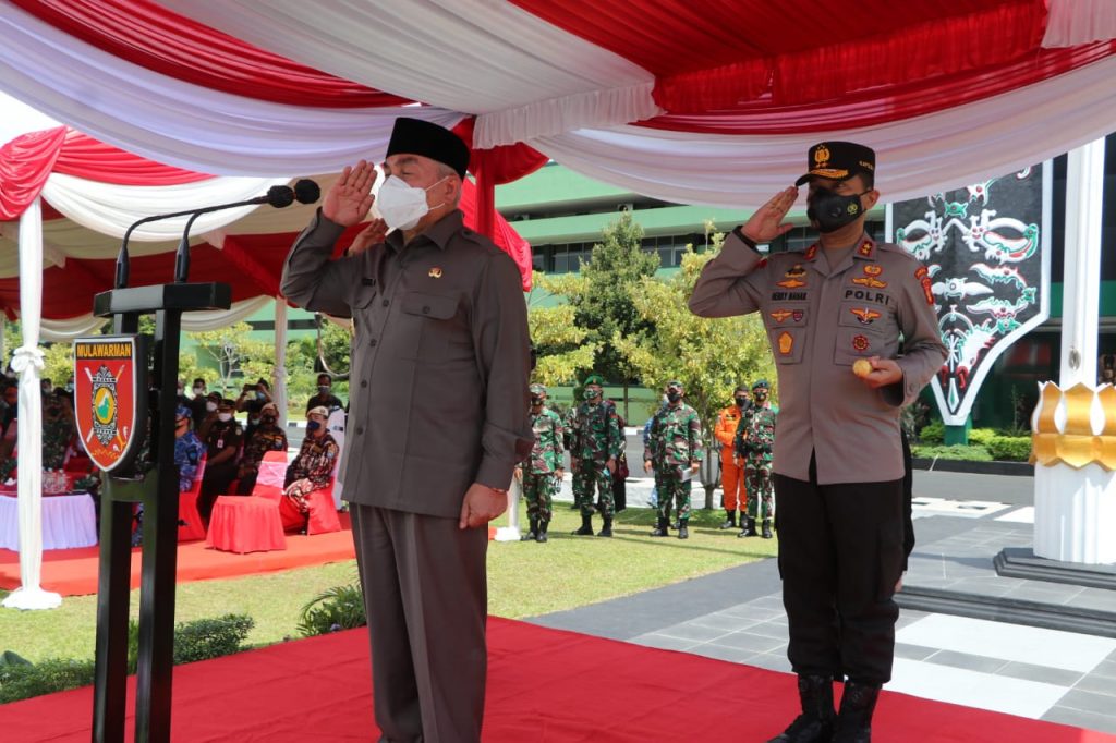 Antisipasi Bencana Alam dan Karhutla, Kapolda Kaltim Hadiri Upacara Kesiapan Penanggulangan 14 3