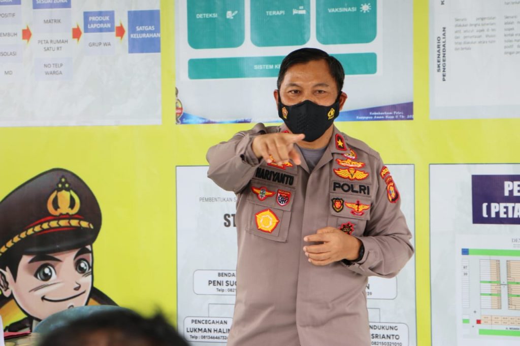 Tinjau Posko PPKM, Wakapolda Kaltim Tekankan Personel Berperan Aktif Sosialisasikan Prokes 2 15 1