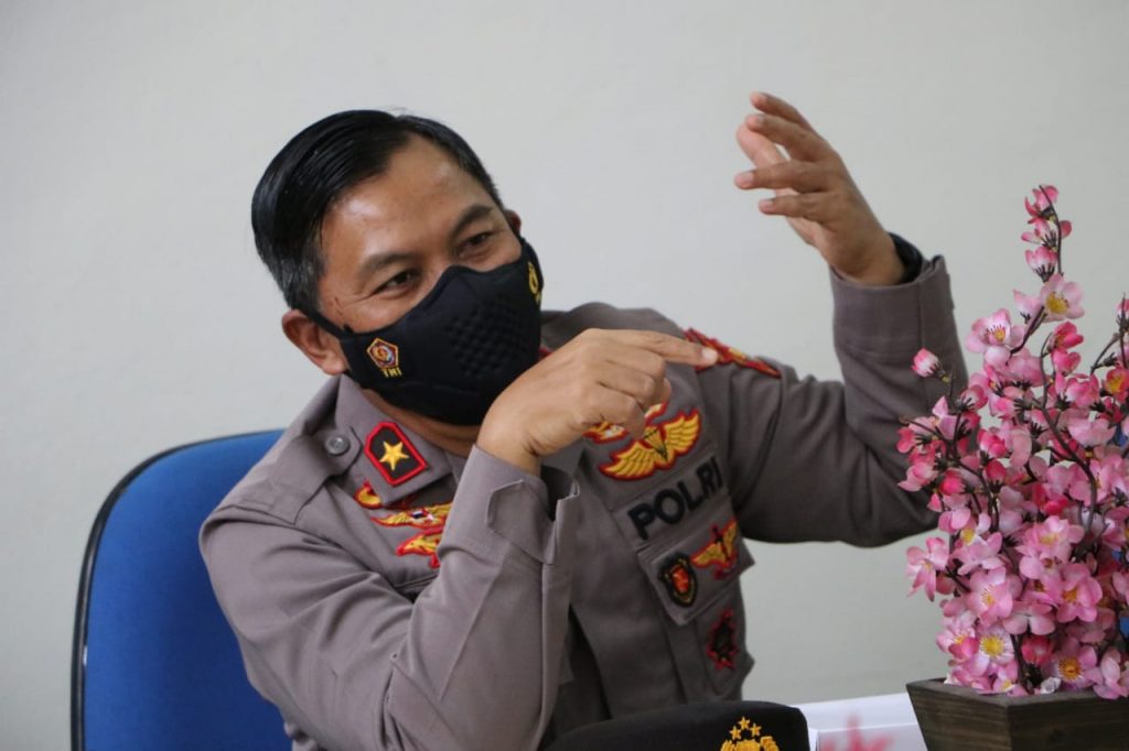 Tinjau Posko PPKM, Wakapolda Kaltim Tekankan Personel Berperan Aktif Sosialisasikan Prokes 16 1