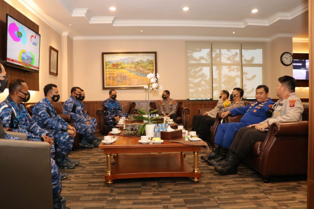 Perkuat Soliditas TNI-Polri, Kapolda Kaltim Sambut Hangat Audiensi Danlanud Balikpapan 2 16 5