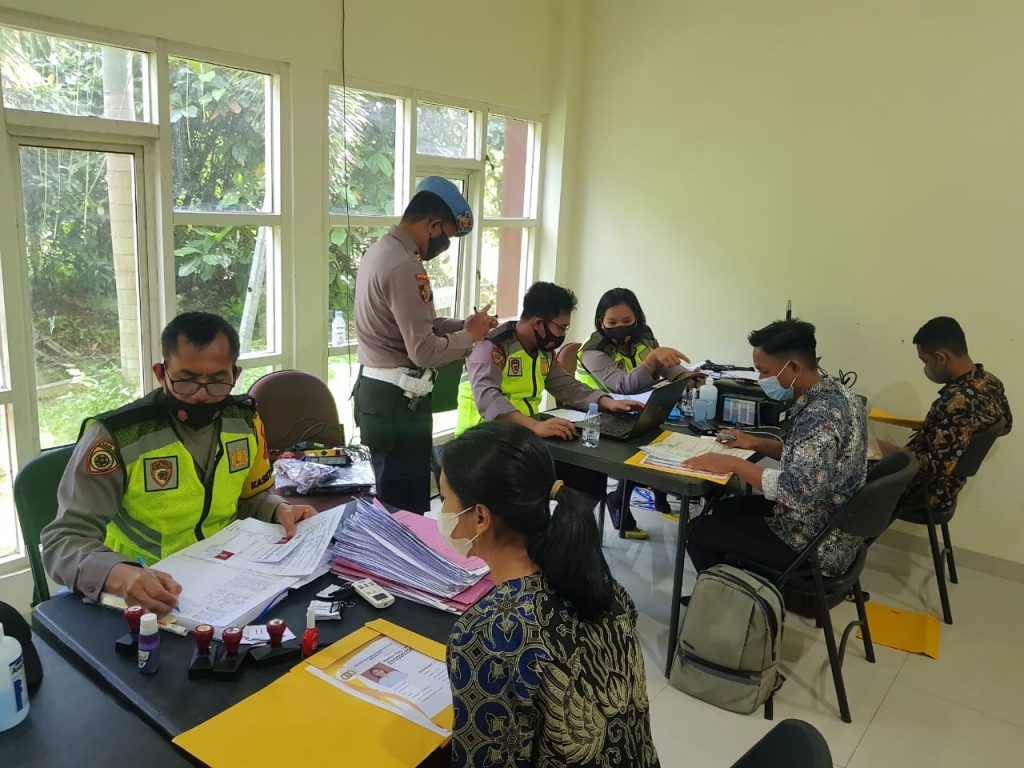 Panitia Penerimaan Anggota Polri Polres Kukar Laksanakan Verivikasi Terhadap Pendaftar Calon Anggota Polri T.A. 2021/2022 6 11