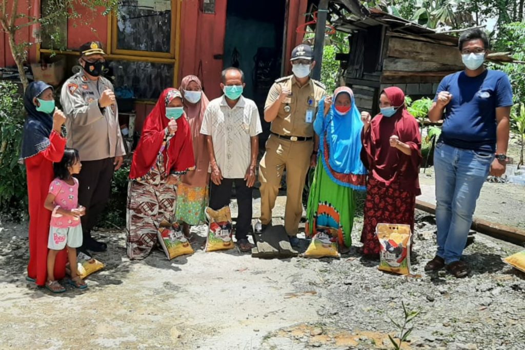 Polresta Balikpapan Berikan Bantuan Sembako kepada Warga Kurang Mampu di Wilayah Kariangau 7 8
