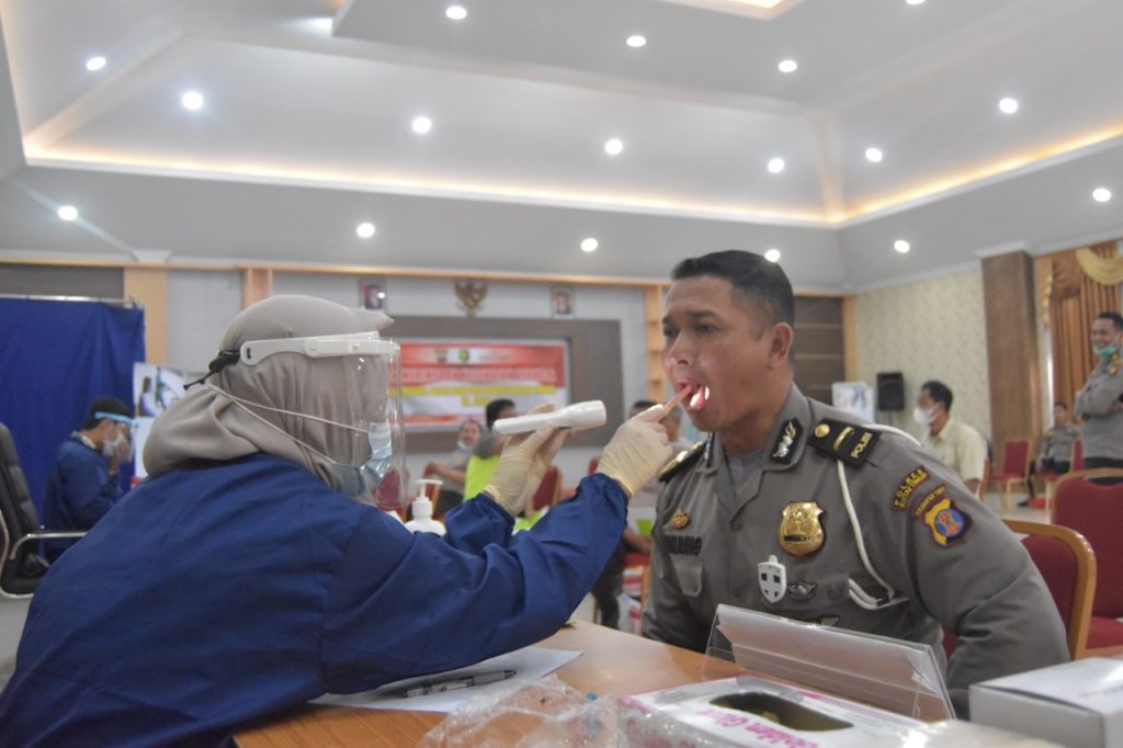 Pastikan Kondisi Kesehatan Personel, Kapolres Kutim Pimpin Pelaksanaan Rikkes Berkala 7 9