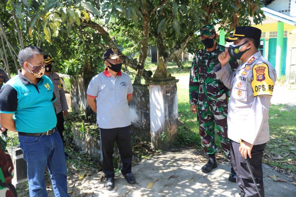 Sinergisitas TNI-Polri, Kapolres bersama Dandim 0913 PPU Cek Posko PPKM berbasis Mikro diwilayah Kecamatan Penajam 9 1
