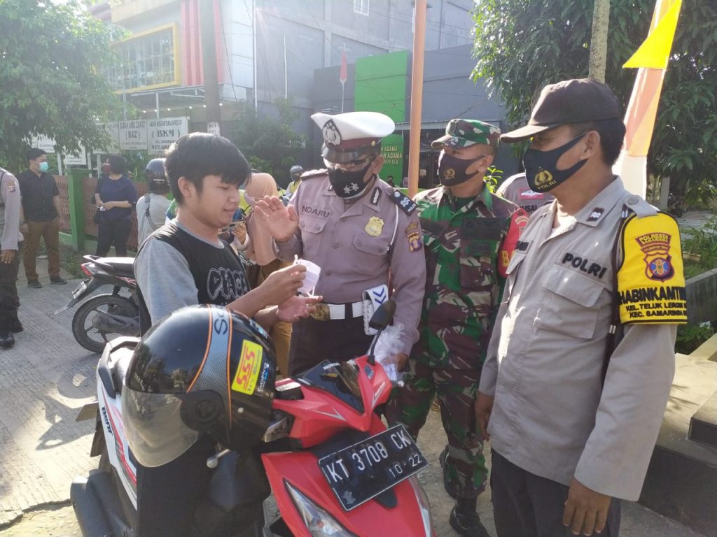 Sinergisitas 3 Pilar Kamtibmas di Samarinda Ulu Gelar Operasi Yustisi, Beri Edukasi Warga Untuk Taat Prokes 9
