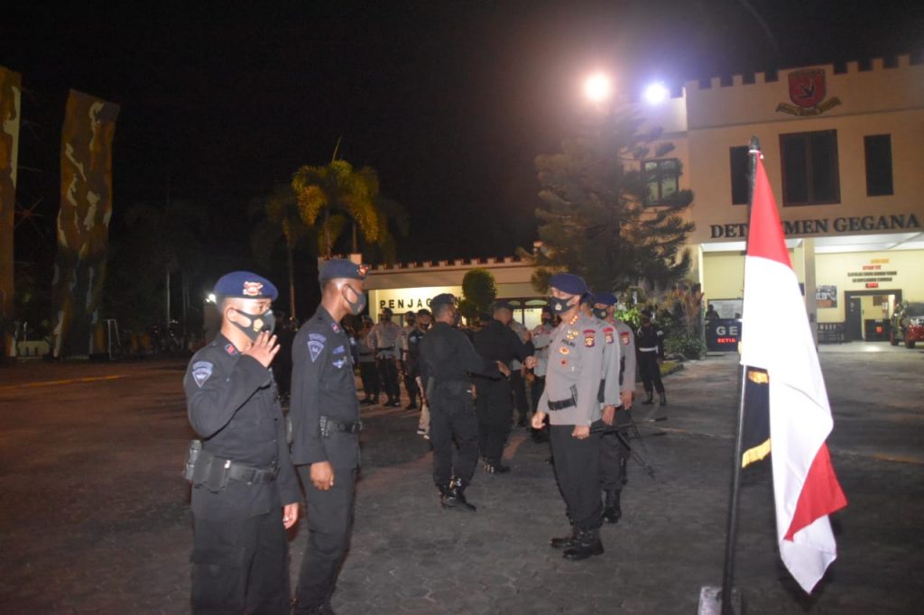 Dansat Brimob Polda Kaltim Lepas Keberangkatan 100 Personil BKO Polda Papua WhatsApp Image 2021 03 15 at 10.38.18 PM