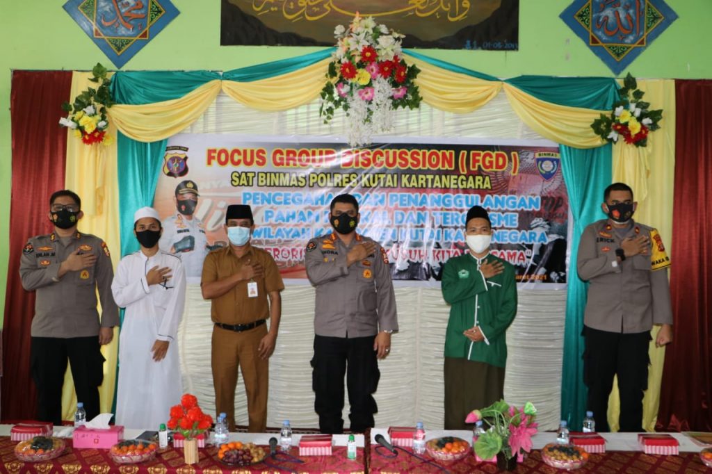 Antisipasi Penyebaran Paham Radikal, Tim Divhumas Polri Sosialisasi ke Ponpes Al Hidayah Tenggarong WhatsApp Image 2021 03 16 at 13.16.15