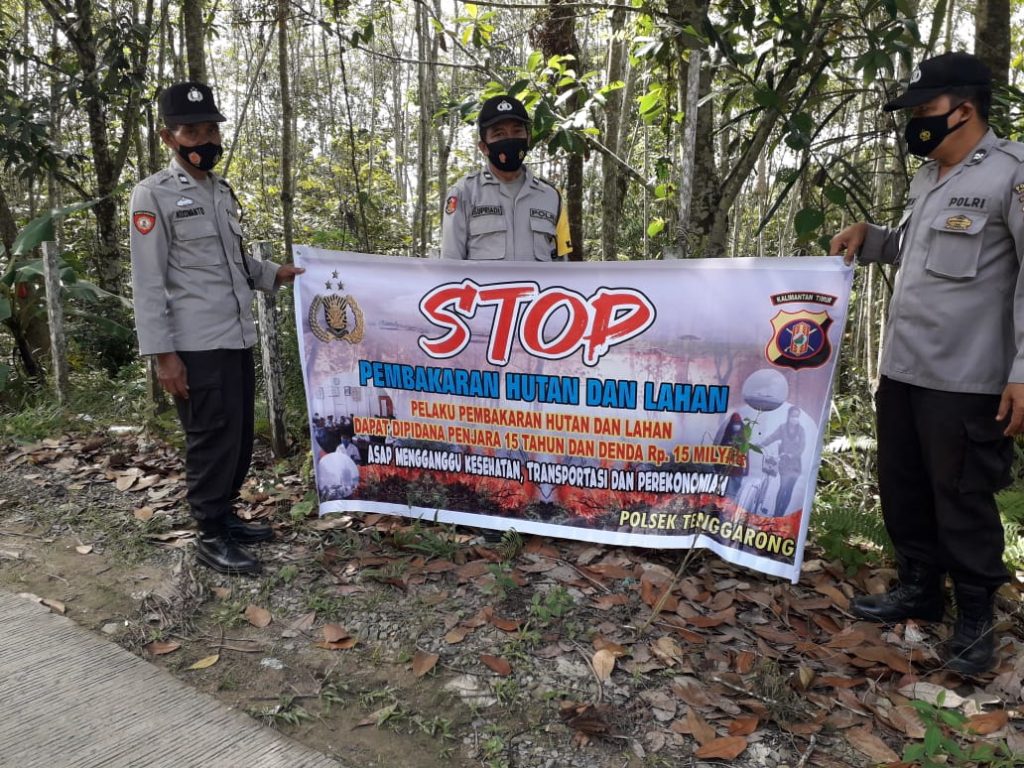 Cegah Karhutla, Polsek Tenggarong Sosialisasi Himbauan Lewat Spanduk WhatsApp Image 2021 03 18 at 10.07.31