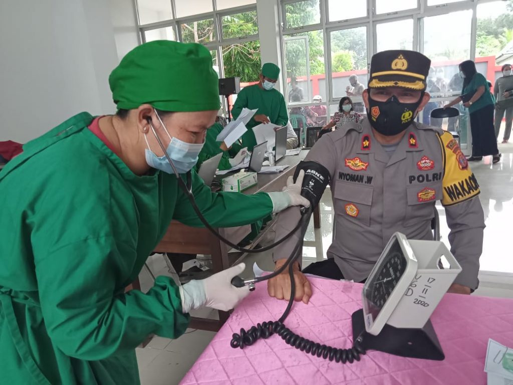 Ratusan Personel Polres Kubar Ikuti Vaksinasi Covid-19 Tahap II WhatsApp Image 2021 03 19 at 09.03.44