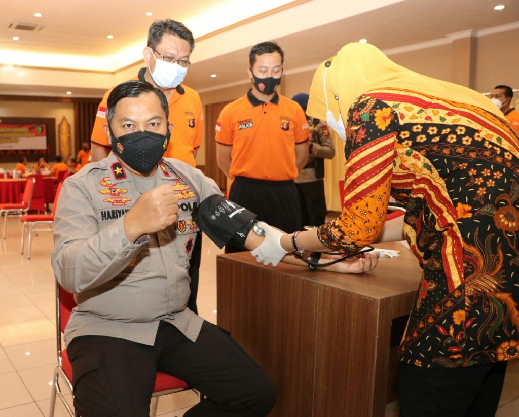 Pemeriksaan Kesehatan Berkala, Wakapolda Kaltim : Pastikan Stamina Anggota Polri Tetap Terjaga WhatsApp Image 2021 03 19 at 09.28.18