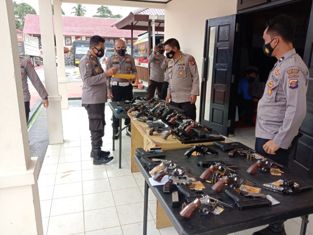 Cek Senpi Dinas Polres Kubar, Tim Audit Itwasda Polda Kaltim Ingatkan Pedoman Penggunaan WhatsApp Image 2021 03 23 at 14.09.30