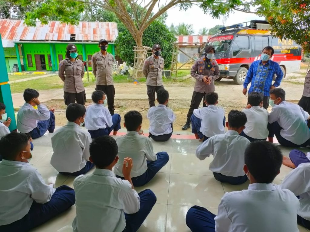 Operasi Bina Kusuma 2021, Sat Binmas Polres Kutim Lakukan Binluh ke Sejumlah Sekolah WhatsApp Image 2021 03 30 at 2.32.00 PM