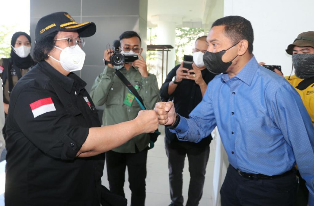 Kapolda Kaltim Jemput Kedatangan Menteri Lingkungan Hidup dan Kehutanan Republik Indonesia di Bandara SAMS Sepinggan Balikpapan 13 1