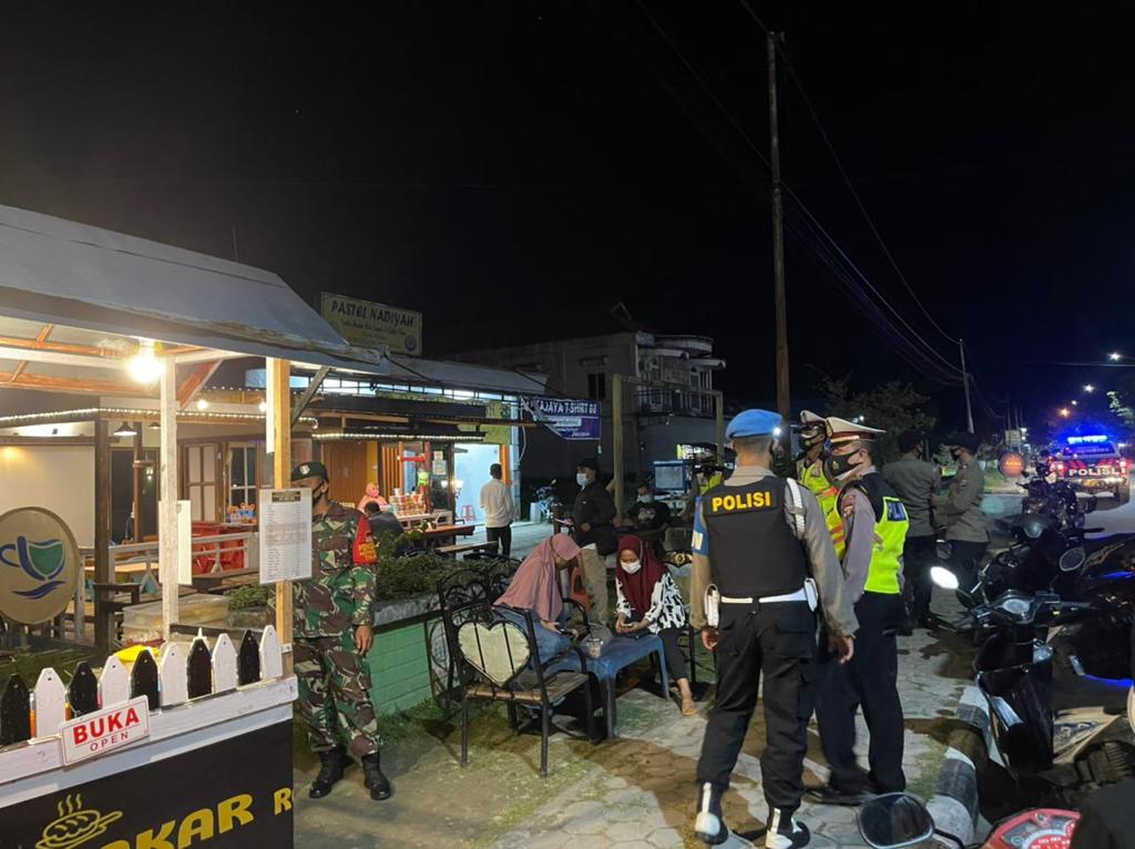 Polres PPU Bersama Personel Gabungan Terus Lakukan Operasi Yustisi Guna Pastikan Penerapan Protokol Kesehatan 2 12