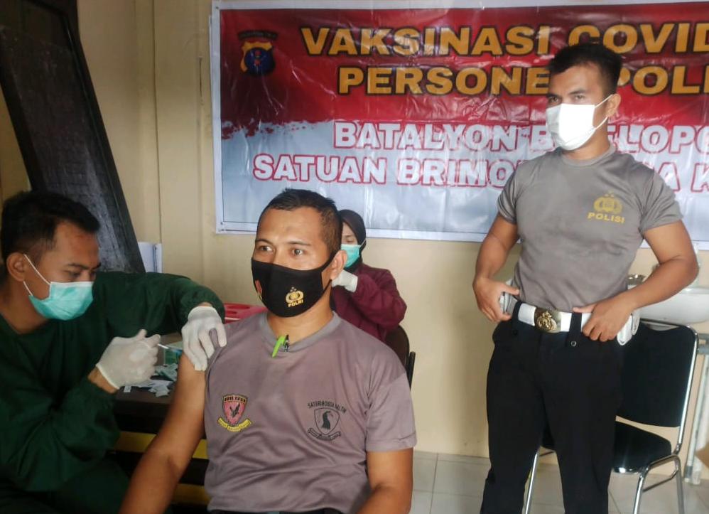 Personel Batalyon B Pelopor Brimob Polda Kaltim Jalani Vaksinasi Covid-19 Tahap Kedua WhatsApp Image 2021 03 31 at 9.05.53 PM