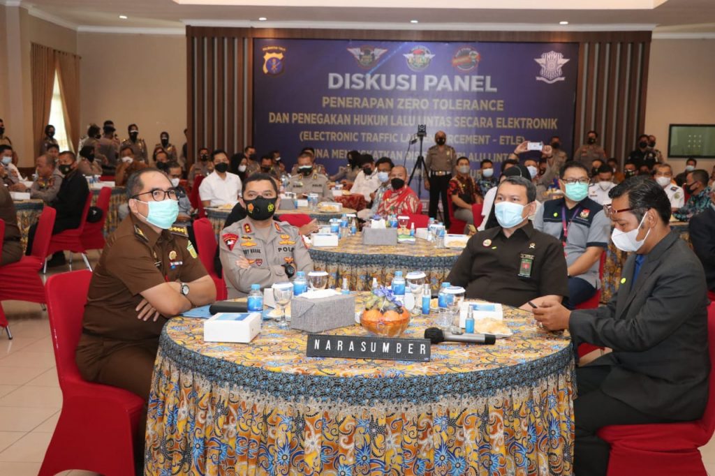 Diskusi Penerapan Zero Tolerance, Kapolda Kaltim : Utamakan Patuh Berlalu Lintas 1 WhatsApp Image 2021 04 08 at 14.20.44
