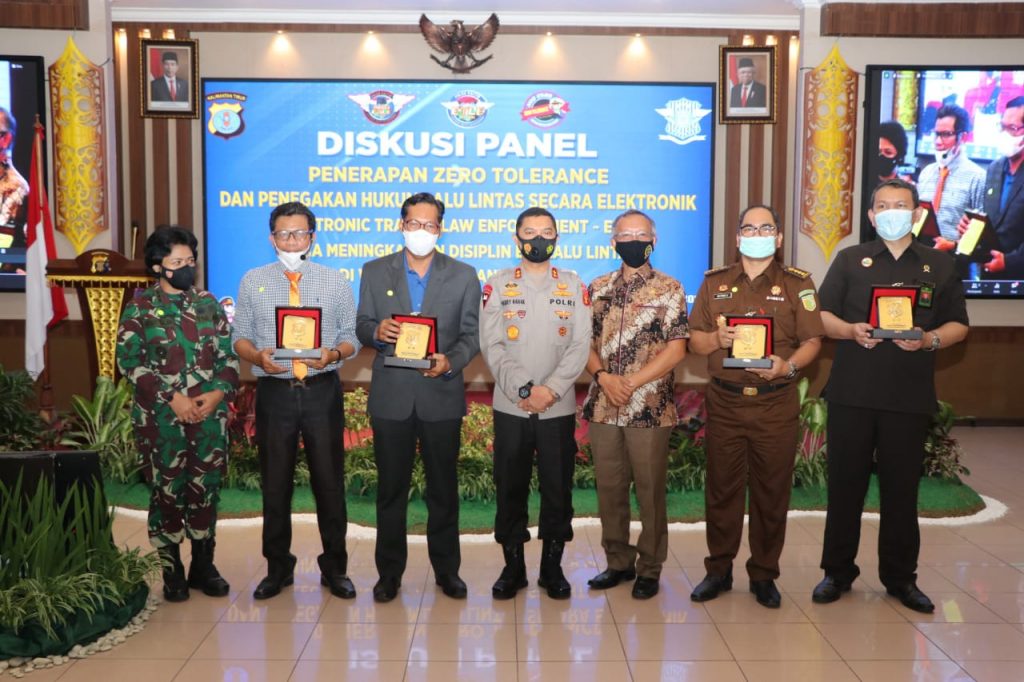 Diskusi Penerapan Zero Tolerance, Kapolda Kaltim : Utamakan Patuh Berlalu Lintas 2 WhatsApp Image 2021 04 08 at 14.20.47 1