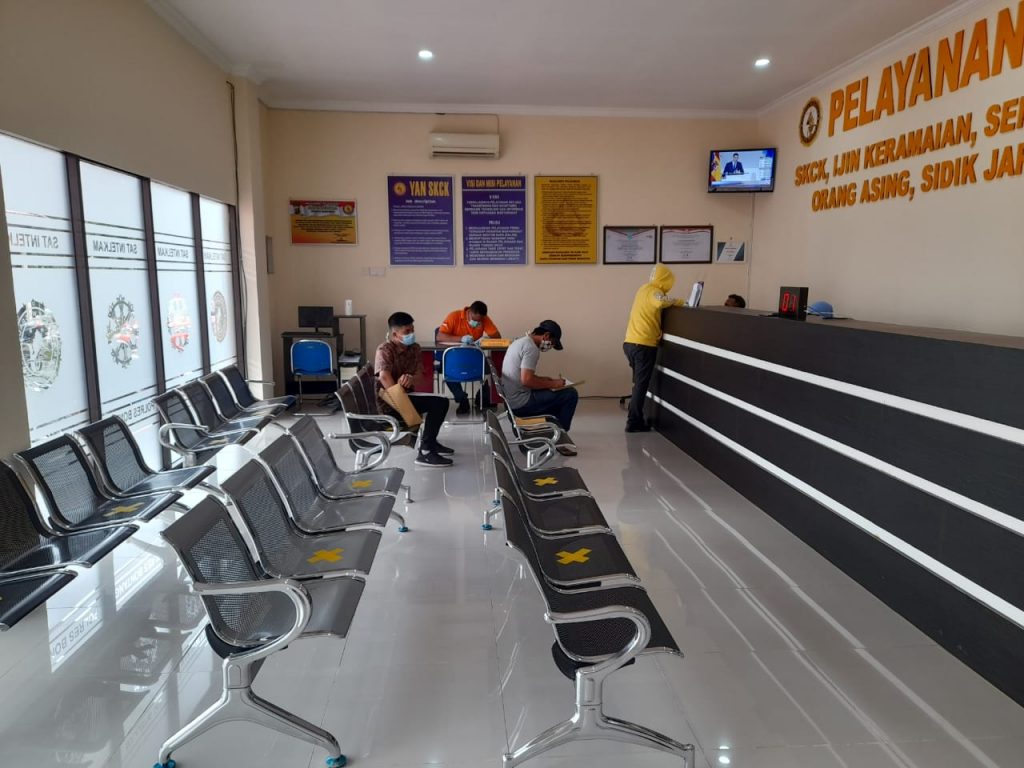 Tingkatkan Pelayanan Prima, Polres Bontang Berikan Inovasi di Ruang Pelayanan SKCK WhatsApp Image 2021 04 08 at 6.42.17 AM