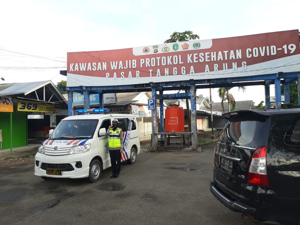 Polwan Satlantas Polres Kukar Terus Berikan Himbauan Prokes Kepada Masyarakat WhatsApp Image 2021 04 08 at 8.54.41 AM