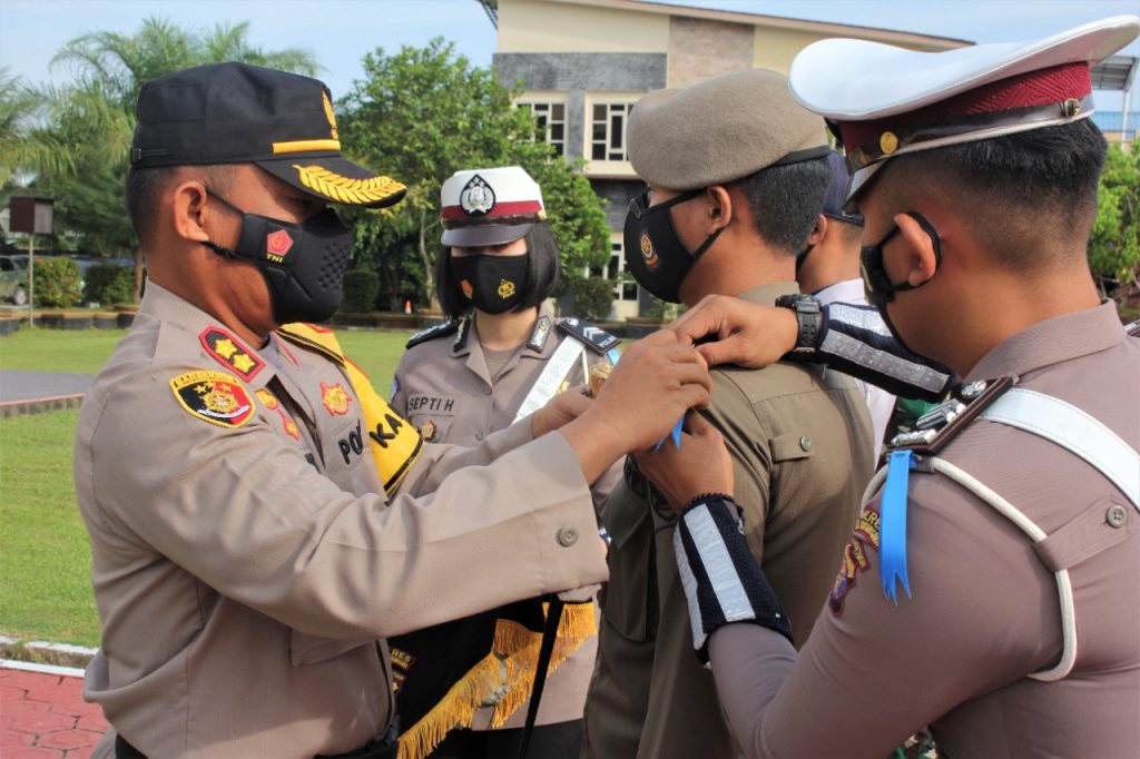 Kapolres Kukar Pimpin Apel Gelar Pasukan Ops Keselamatan Mahakam 2021 WhatsApp Image 2021 04 13 at 8.52.06 AM