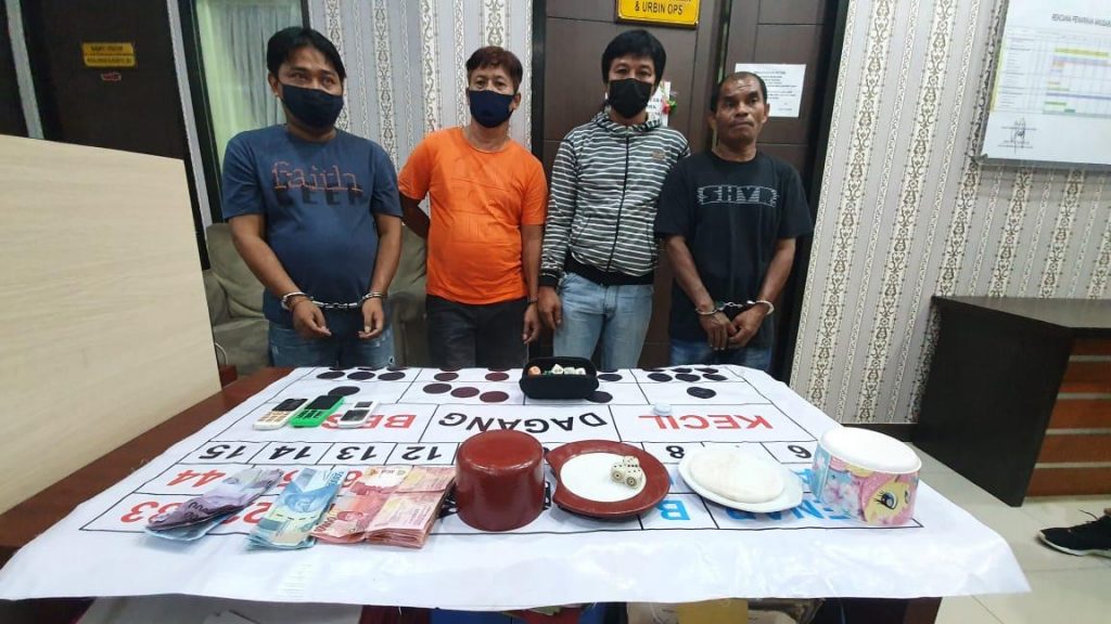 Main Dadu Ditengah Kota, 4 Orang Berhasil Diamankan Tim Opsnal Polres Kutim WhatsApp Image 2021 04 15 at 11.51.52