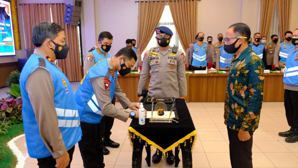 Kapolda Kaltim Pimpin Penandatanganan Pakta Integritas dan Pengambilan Sumpah Pada Penerimaan Polri T.A. 2021 WhatsApp Image 2021 04 16 at 10.28.33 AM