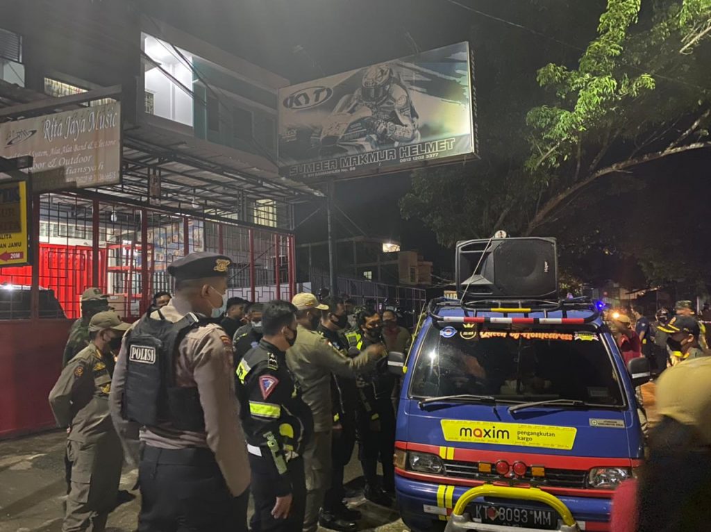 Patroli Gabungan TNI-Polri Lakukan Penertiban Ronda Sahur Keliling di Samarinda WhatsApp Image 2021 04 24 at 05.03.33