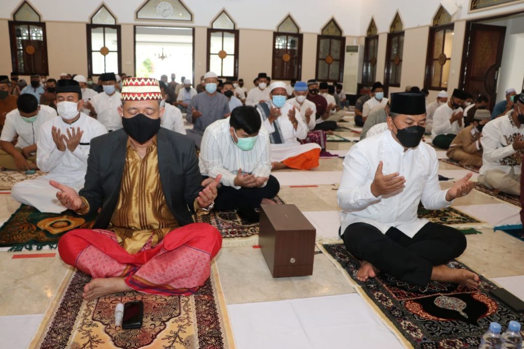 Wakapolda Laksanakan Sholat Idul Fitri di Masjid Al-Ikhlas Mapolda Kaltim 11 4