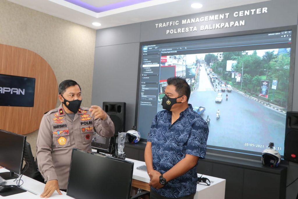 Wakapolda Kaltim Tinjau Ruangan RTMC Satlantas Polresta Balikpapan 1 17