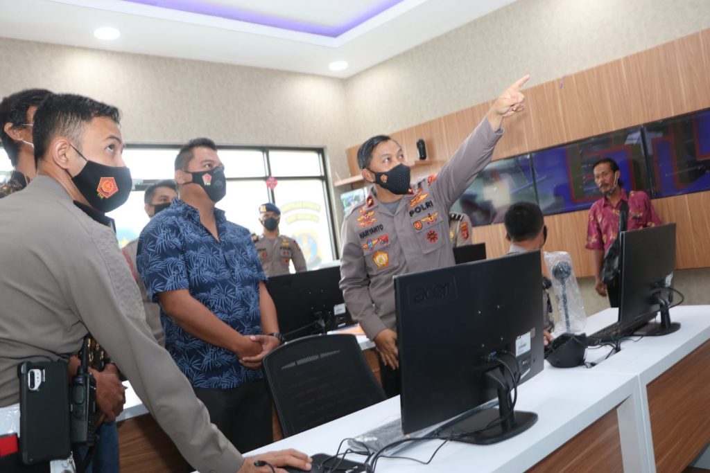 Wakapolda Kaltim Tinjau Ruangan RTMC Satlantas Polresta Balikpapan 2 19