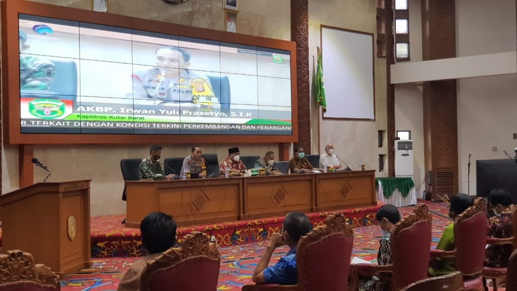 Kapolres Kubar Hadiri Rapat Koordinasi Terkait Perkembangan dan Penanganan Covid-19 3