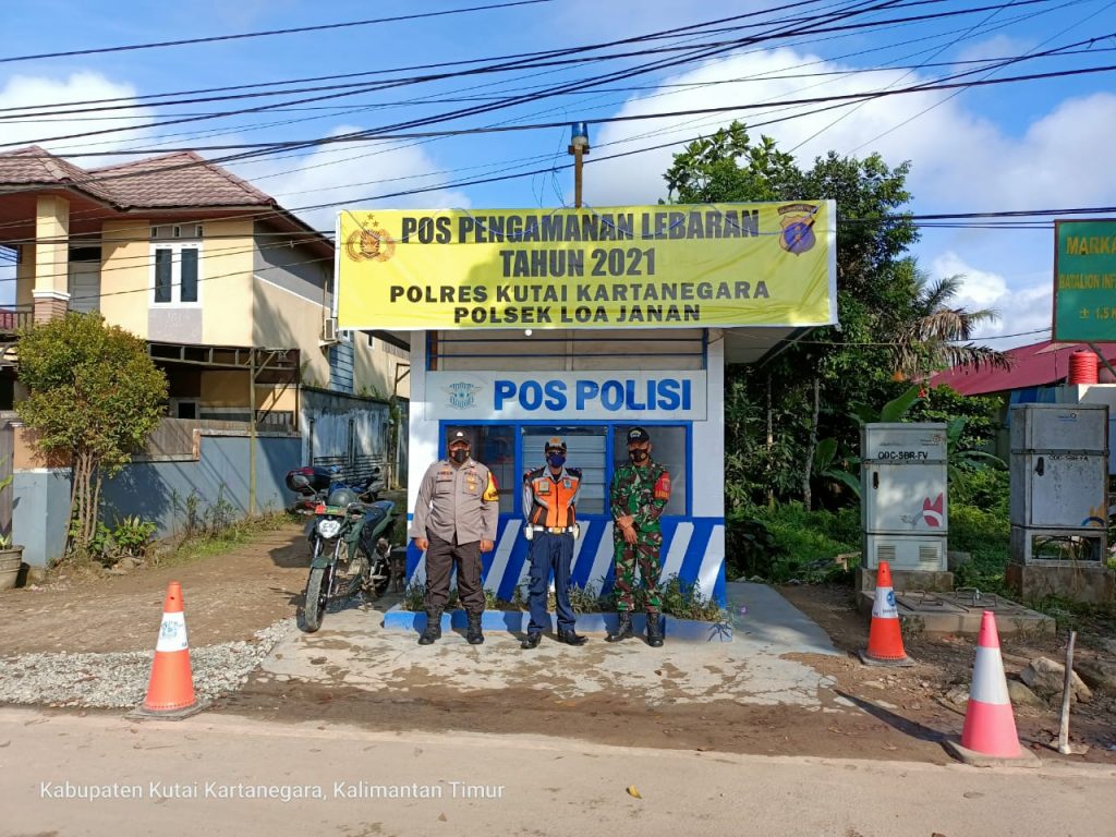 Ops Ketupat Mahakam 2021, Personel Polsek Loa Janan Bersama Instansi Terkait Laksanakan Penyekatan di Pos KM 4 3 4