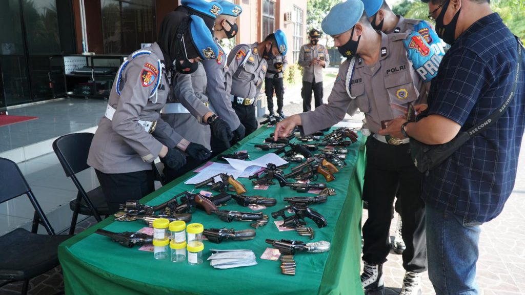 Bidpropam Polda Kaltim Laksanakan Pemeriksaan Senpi dan Pengecekan Sikap Tampang Seluruh Personil Polres Kukar 5 10