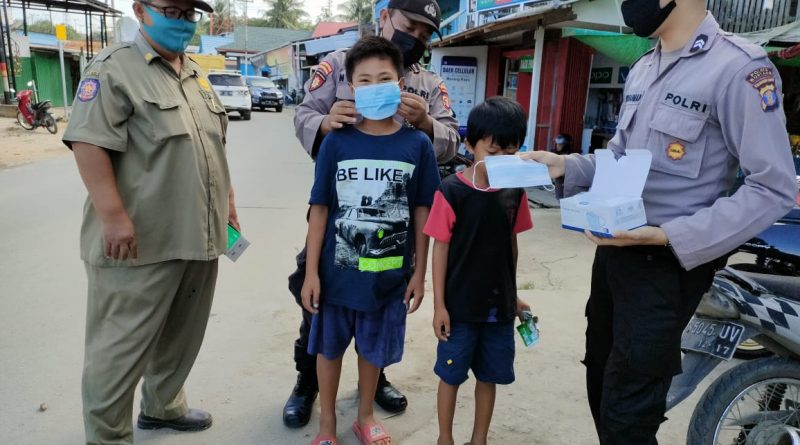 Cegah Penyebaran Covid-19, Polsek Marang Kayu & Satpol PP Rutin Laksanakan Operasi Yustisi Pendisiplinan Prokes 5 9