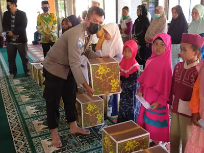 Polsek Sungai Pinang Laksanakan Bakti Sosial, Peduli Anak Yatim Piatu dan Lansia 5