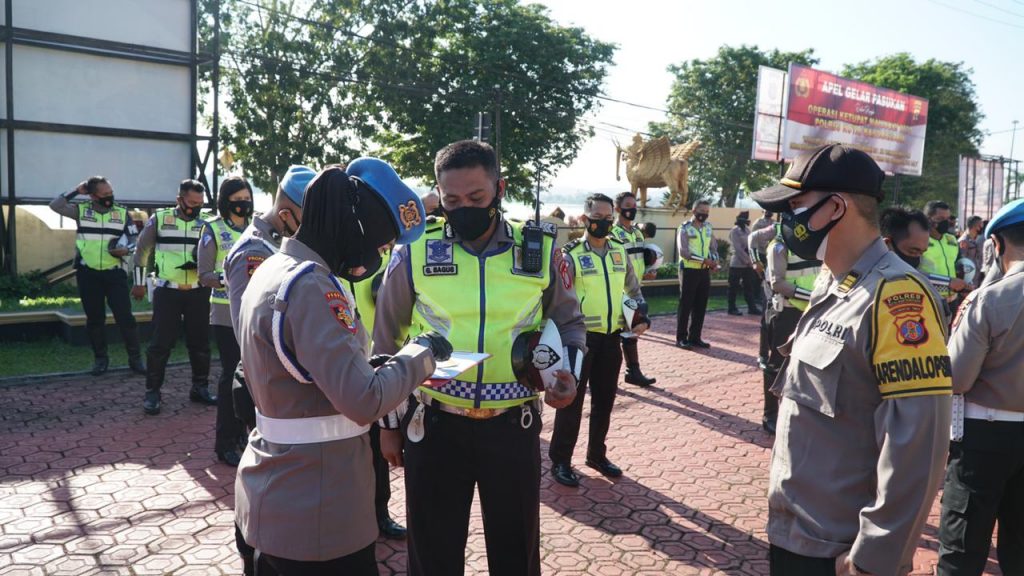 Bidpropam Polda Kaltim Laksanakan Pemeriksaan Senpi dan Pengecekan Sikap Tampang Seluruh Personil Polres Kukar 1 6 12