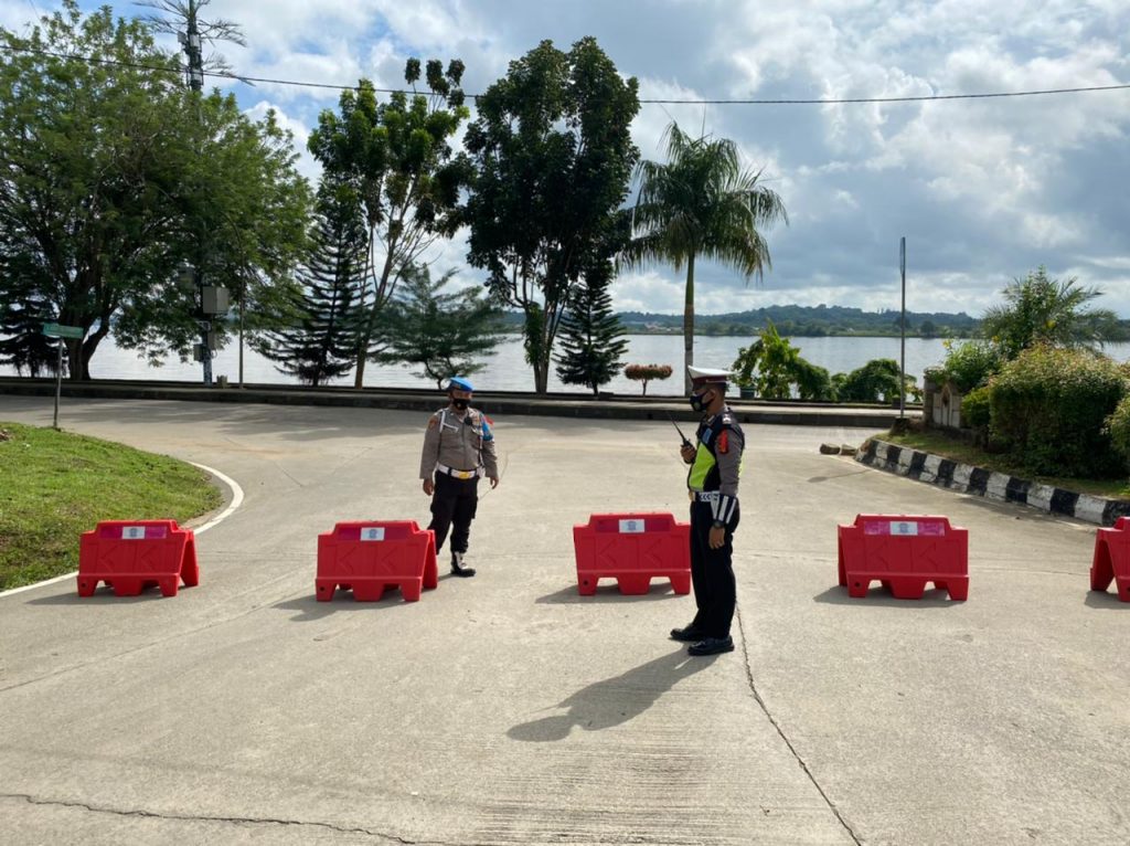 Polres Kukar Terus Lakukan Penyekatan, Cegah Masyarakat Mudik Lebaran WhatsApp Image 2021 05 15 at 09.51.42