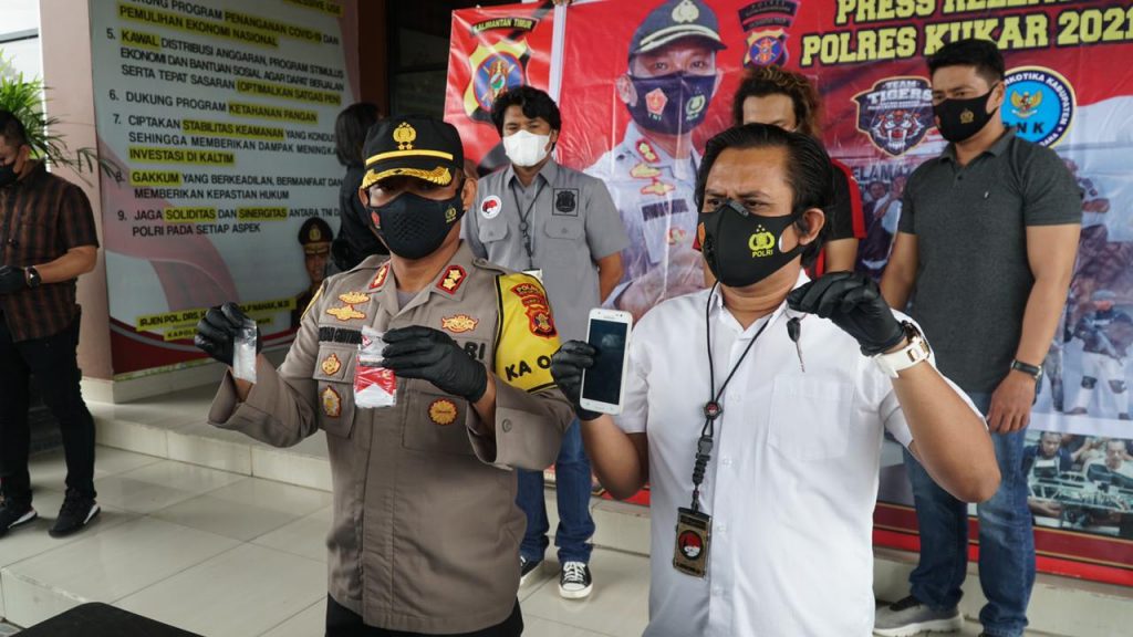 Gelar Ops Yustisi Protokol Kesehatan, Polres Kukar Amankan Pengedar Narkoba WhatsApp Image 2021 05 21 at 22.04.15