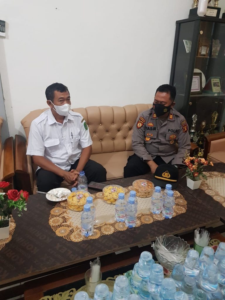Jalin Silahturahmi, Kapolsek Loa Janan Sambangi Tokoh Masyarakat dan Sampaikan Himbauan Kamtibmas WhatsApp Image 2021 05 26 at 09.12.30