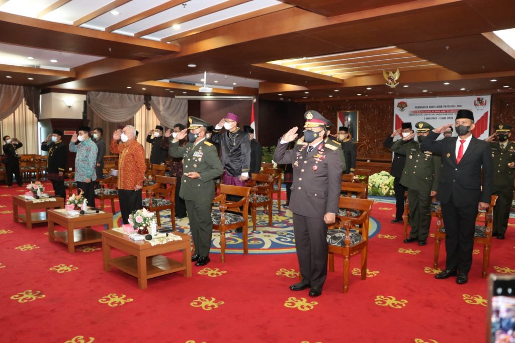 Wakapolda Bersama Gubernur Kaltim Ikuti Upacara Hari Lahir Pancasila Dengan Presiden Secara Virtual 11