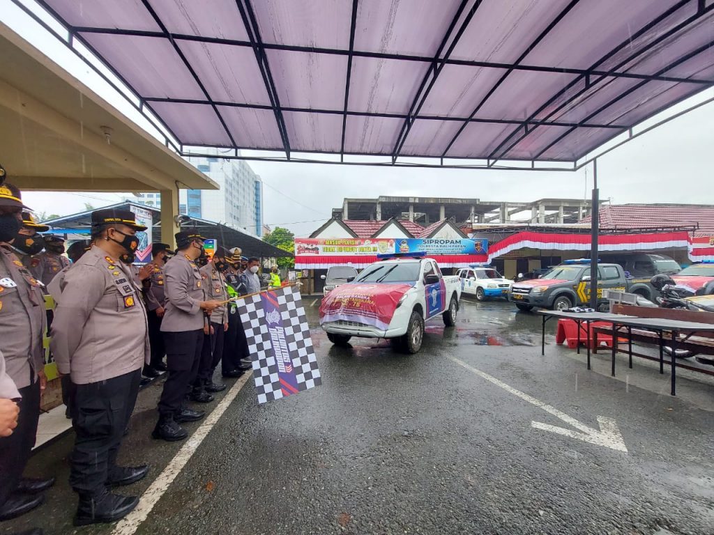 Hari Bhayangkara Ke-75, Polresta Balikpapan Salurkan Ribuan Paket Sembako 5 11