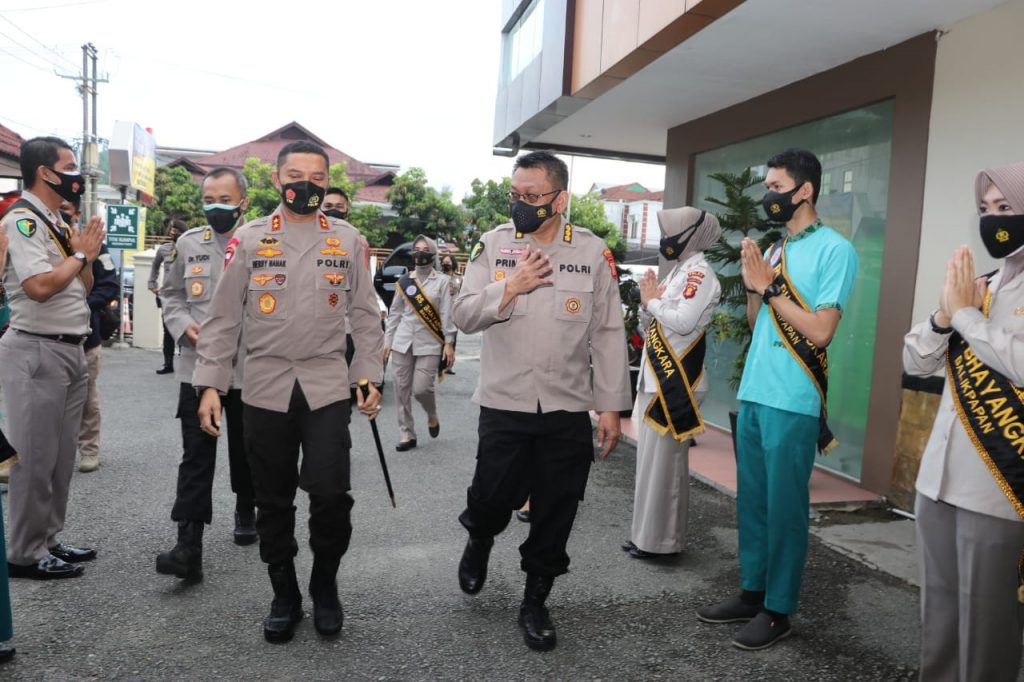 HUT Dokkes Polri dan Hari Bhayangkara Ke-75, Polda Kaltim Laksanakan Operasi Bibir Sumbing Gratis 6 6